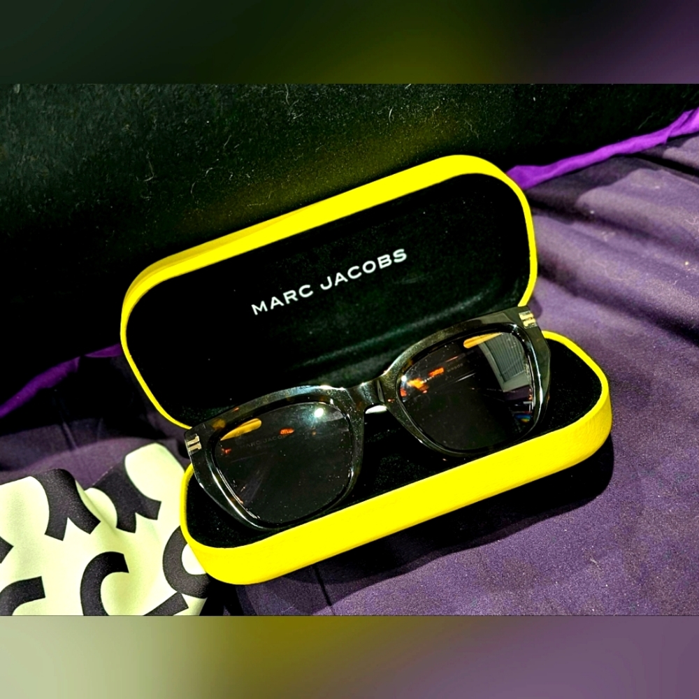 Authentic New Marc Jacobs Sunglasses - image 1